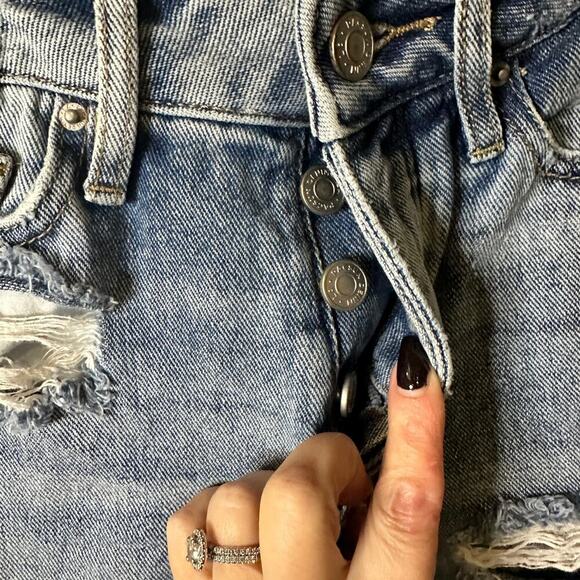 Pacsun Mom Jean Distressed light Wash Size 22 - Picture 3 of 5